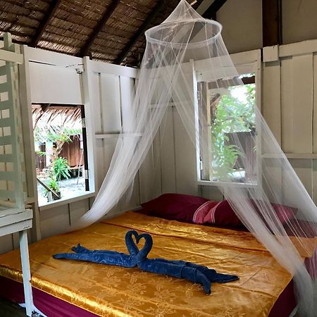 Rasta Baby Bar & Bungalows - Suitable For Young Travelers Koh Phayam Eksteriør billede