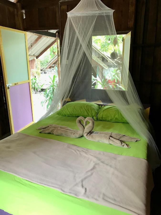 Rasta Baby Bar & Bungalows - Suitable For Young Travelers Koh Phayam Eksteriør billede
