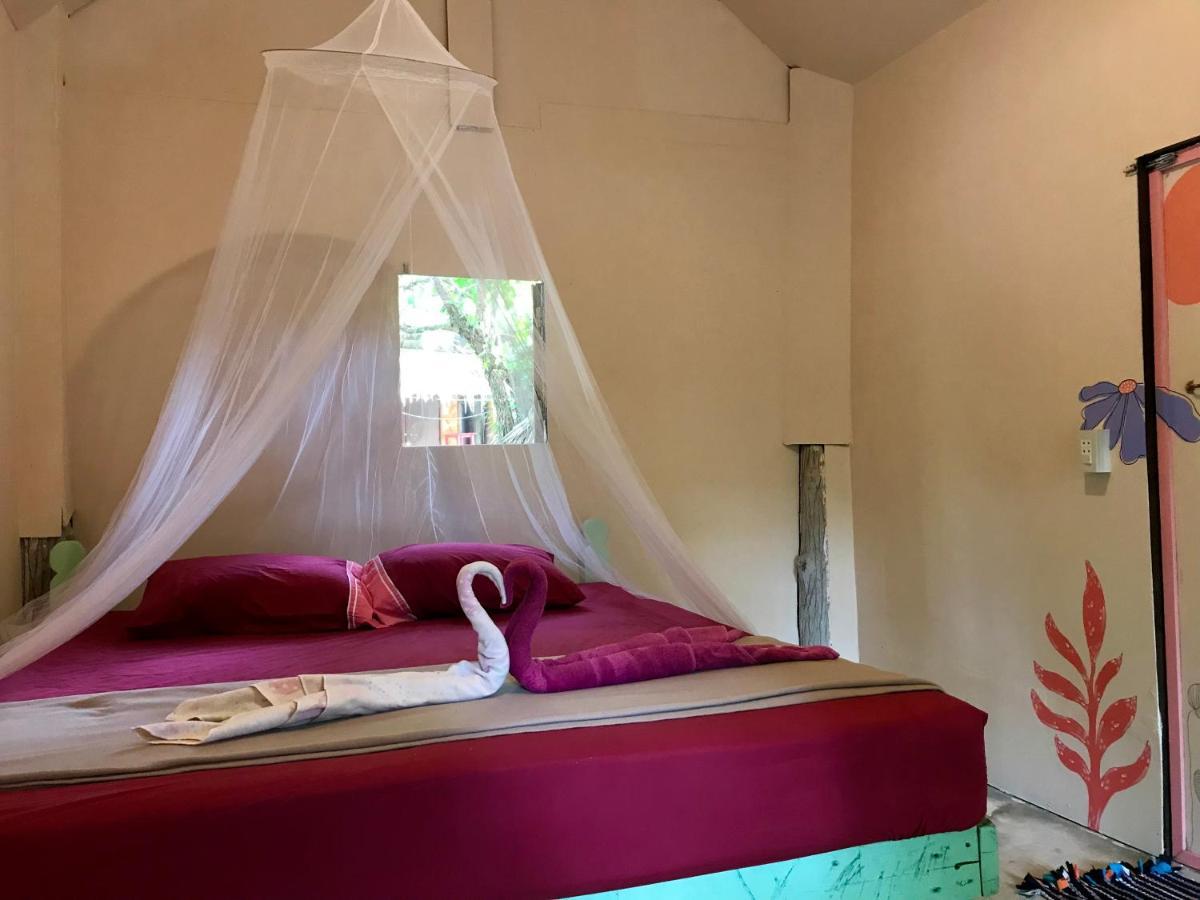 Rasta Baby Bar & Bungalows - Suitable For Young Travelers Koh Phayam Eksteriør billede