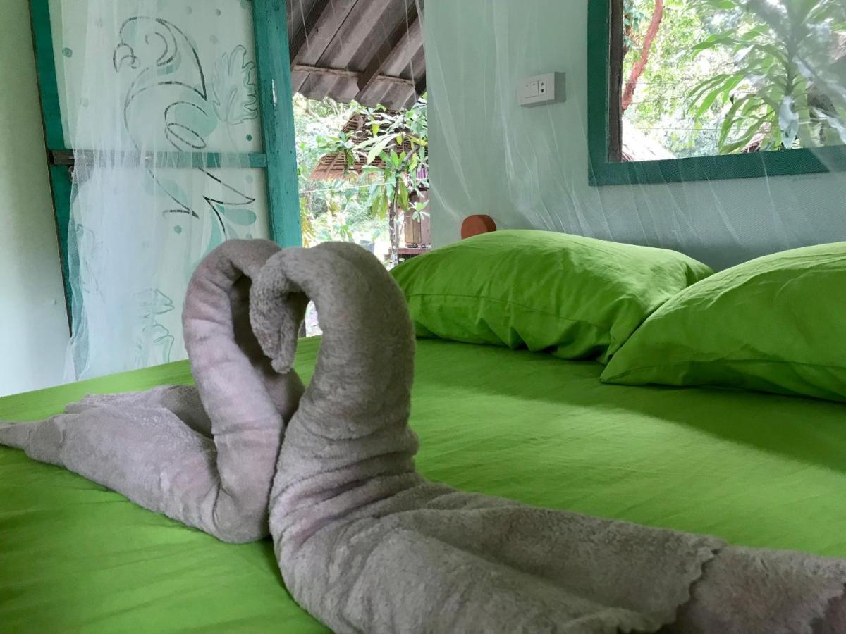 Rasta Baby Bar & Bungalows - Suitable For Young Travelers Koh Phayam Eksteriør billede
