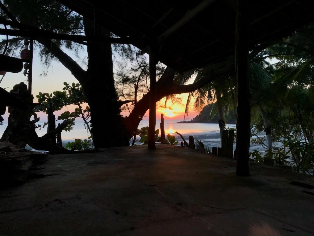Rasta Baby Bar & Bungalows - Suitable For Young Travelers Koh Phayam Eksteriør billede