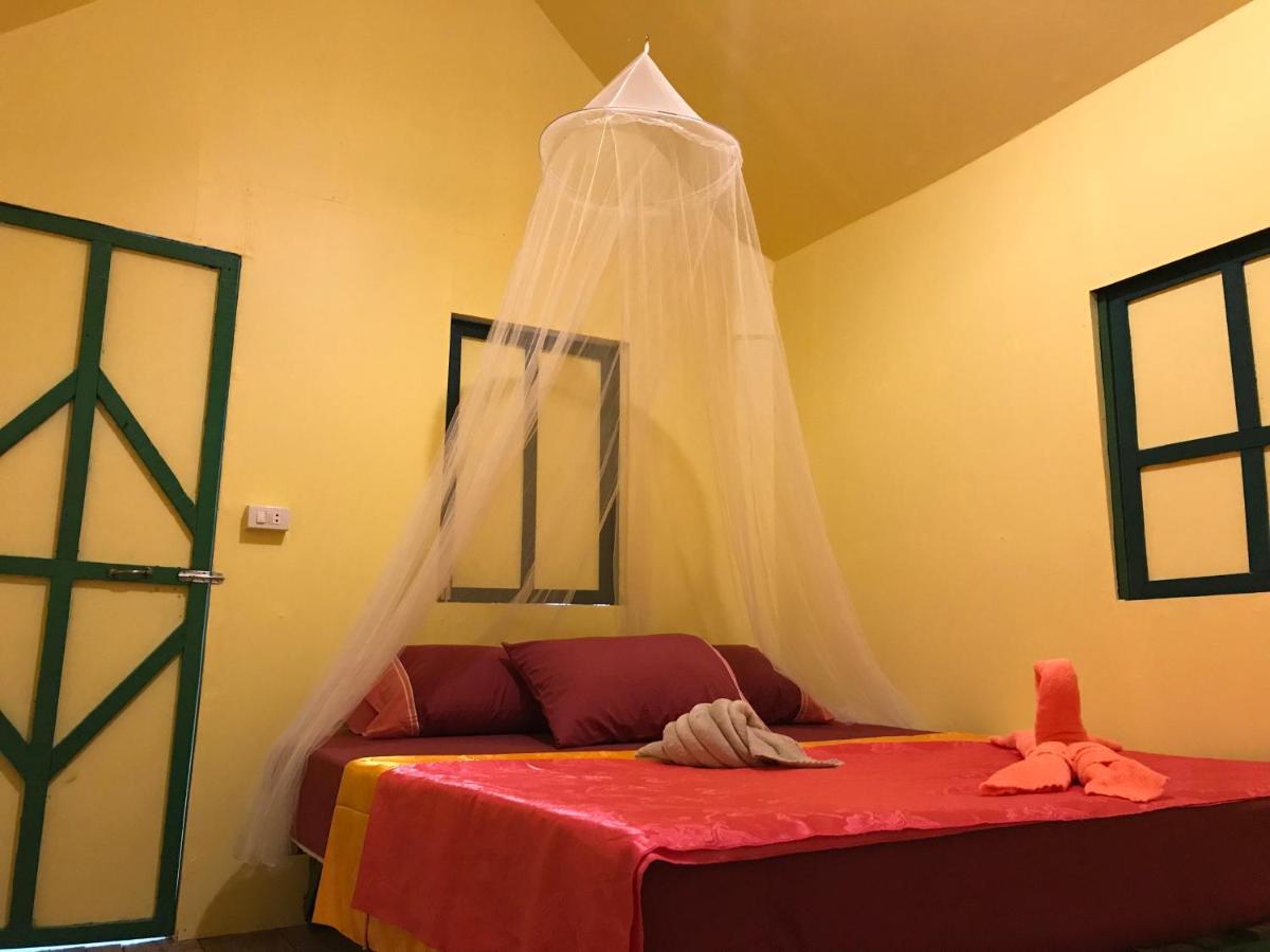 Rasta Baby Bar & Bungalows - Suitable For Young Travelers Koh Phayam Eksteriør billede